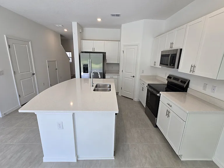 2073 Hallier Cv — Photo 8