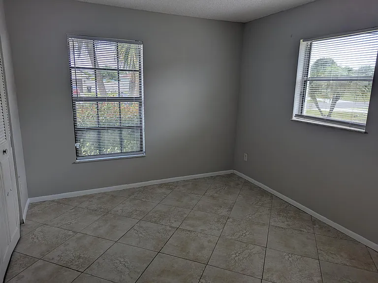 554 SW Lakehurst Dr — Photo 11