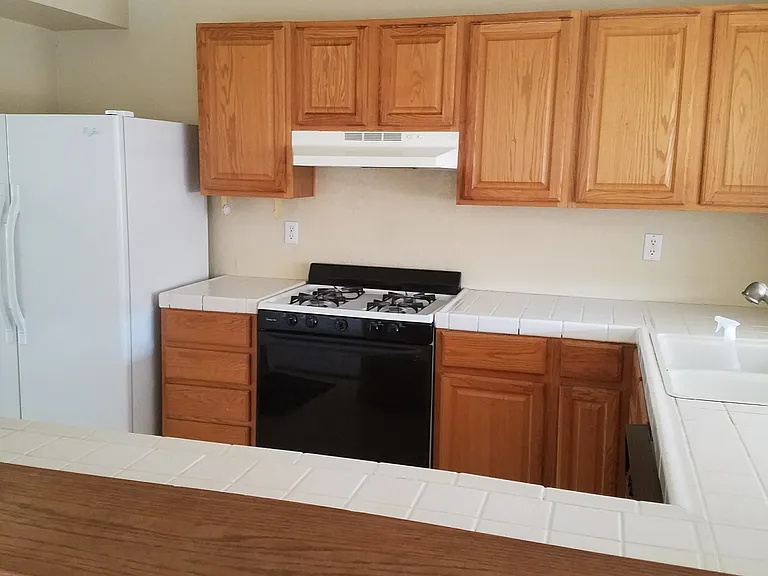 410 Tesoro Ln — Photo 2