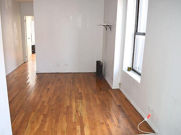 3rd image of 213 Avenue Of The Americas APT 19