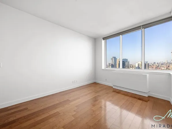 80 Dekalb Avenue image 3 of 24