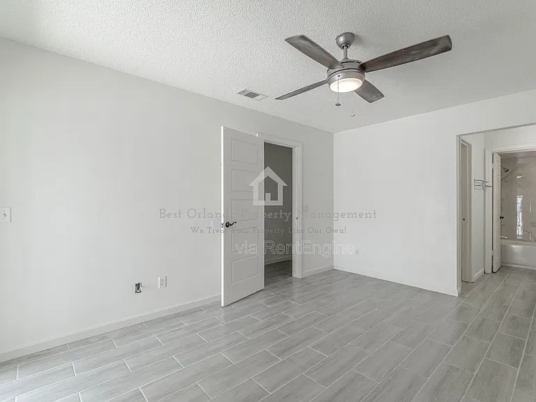 911 Robinhood Ct — Photo 18