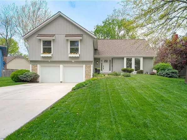 9328 Alden St, Lenexa, KS 66215