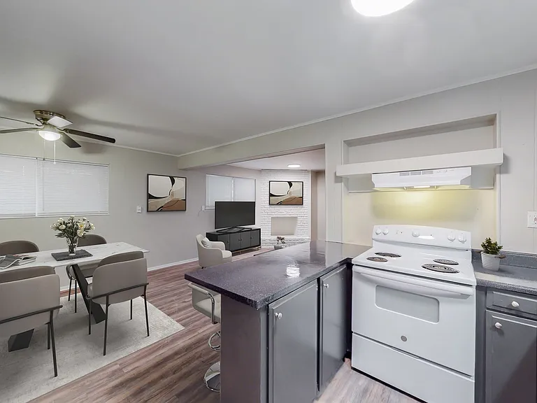 Windsong Apartments — Photo 14