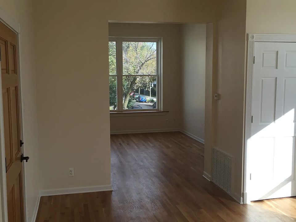 1st image of 3033 W Belmont Ave Unit 2