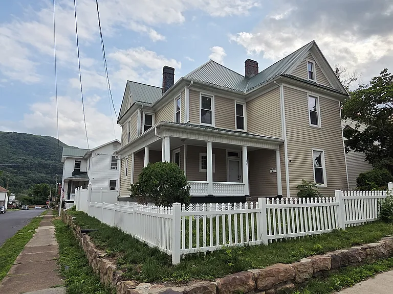 321 Pine St — Photo 2