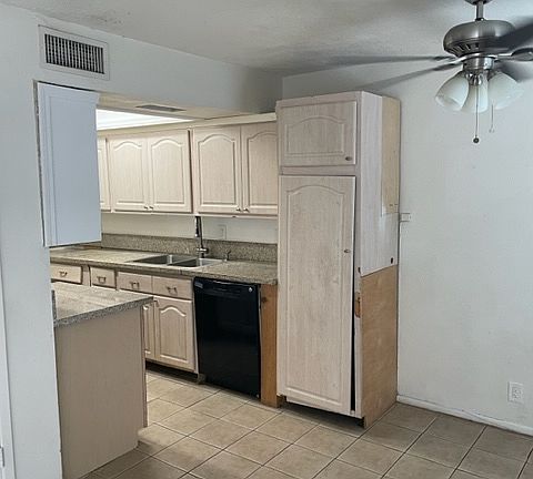 Dining area & Kitchen