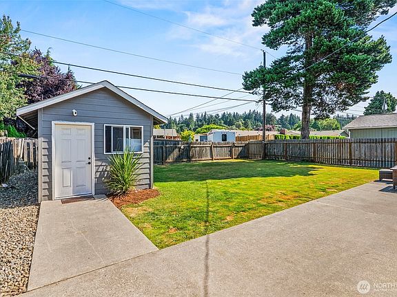 4th image of 2580 Taylor Avenue