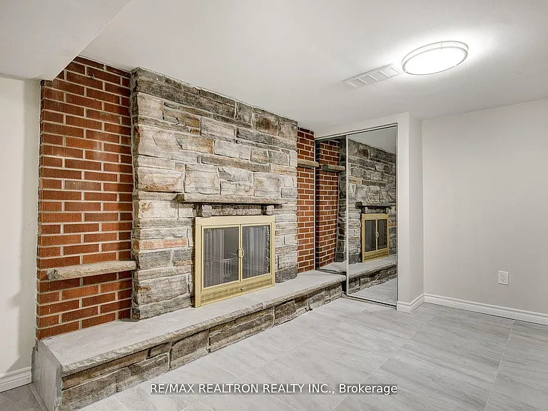 24 Highland Park Blvd — Photo 31