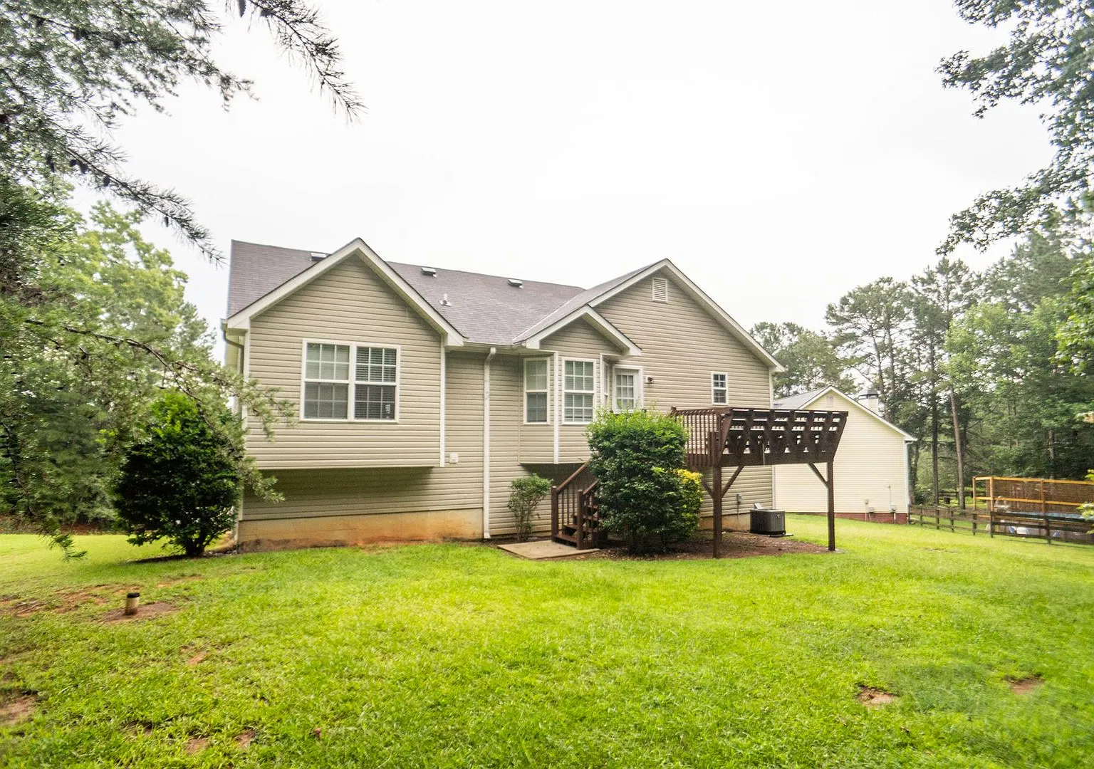 Great 4 Bedroom 2 Bath Home — Photo 2
