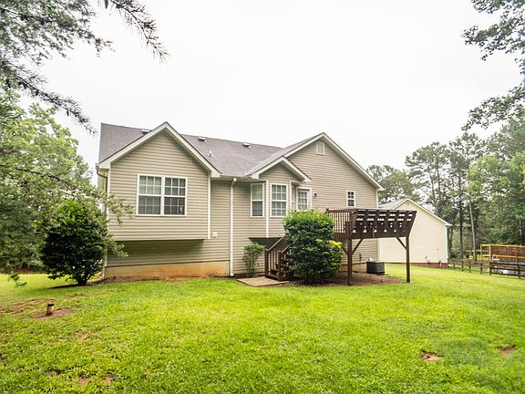2nd image of 52 Fieldstone Ct