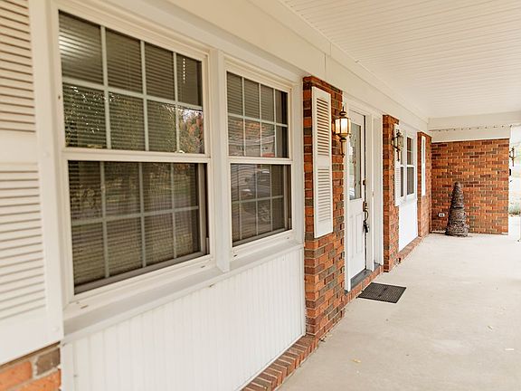 5th image of 37 N Courtland Dr