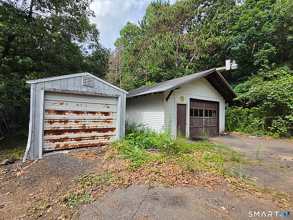 2nd image of 343 Neipsic Road