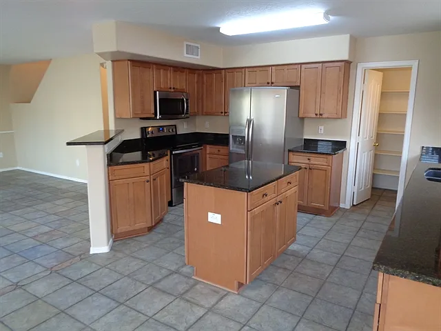 10440 W Colter St — Photo 3