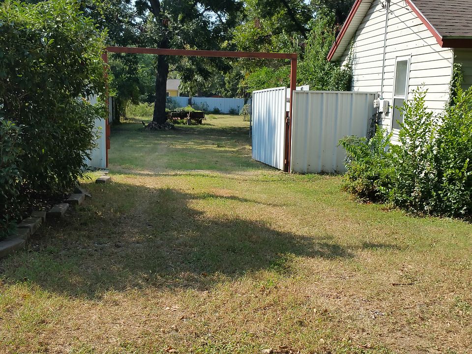 2nd image of 3912 Creech St