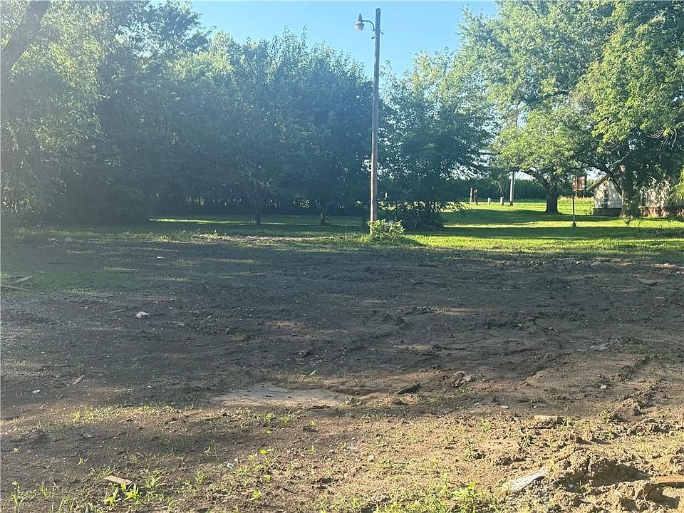 1st image of 4040 Ball Park Rd
