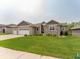 2409 S Moss Stone Ave, Sioux Falls, SD 57110