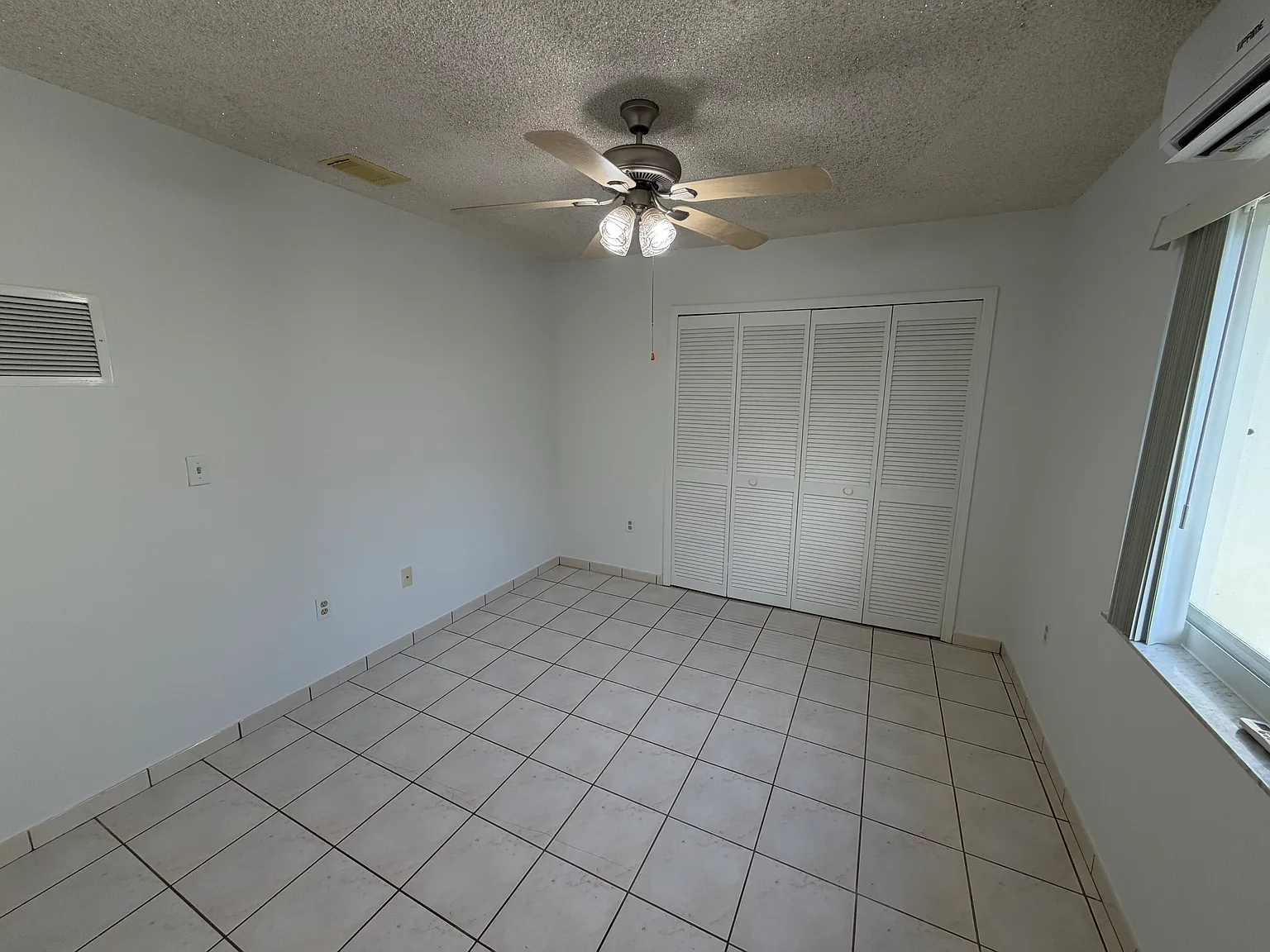 SW 86th Ct, Miami — Photo 3