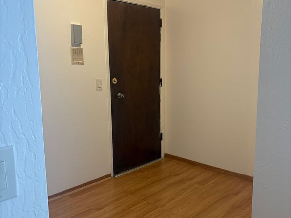 667 Villa St APT 4
