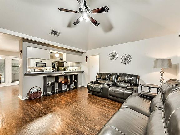 4th image of 824 Eastridge Cir