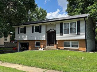 1406 Ridgeway Dr, Jeffersonville, IN 47130