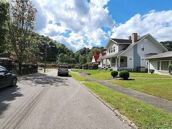 4th image of 305 20th St SE