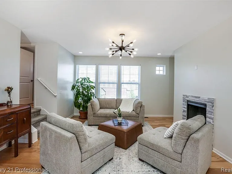 67 Kalter Dr — Photo 7