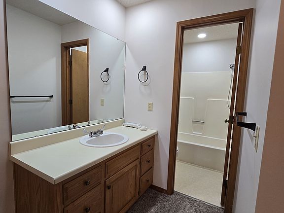 5th image of 291 Streamside Ct