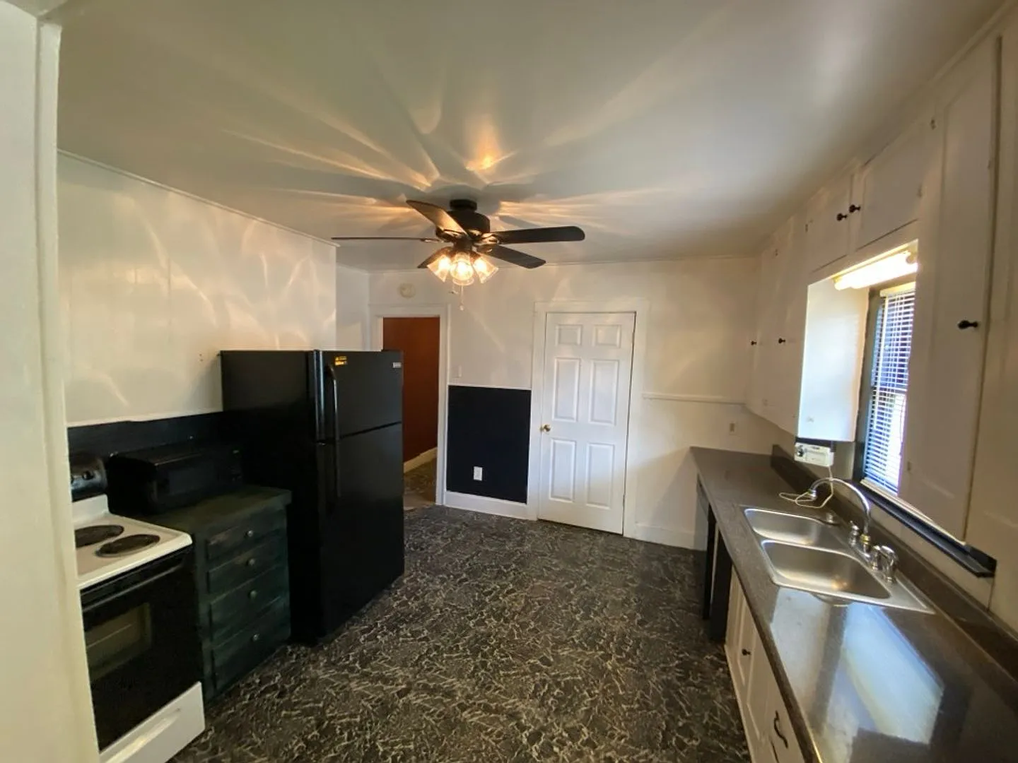 Affordable 1 bedroom + office/1 bath available SOON! — Photo 2