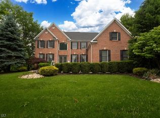 4 Windy Hill Rd, Green Brook, NJ 08812