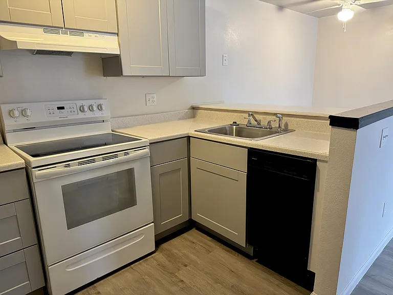 4501 Boardwalk Dr #J-J-91 — Photo 7