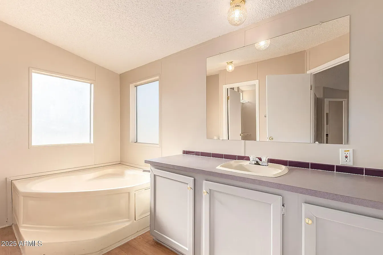 4 bed, 2184 sqft, $3,247 — Photo 3