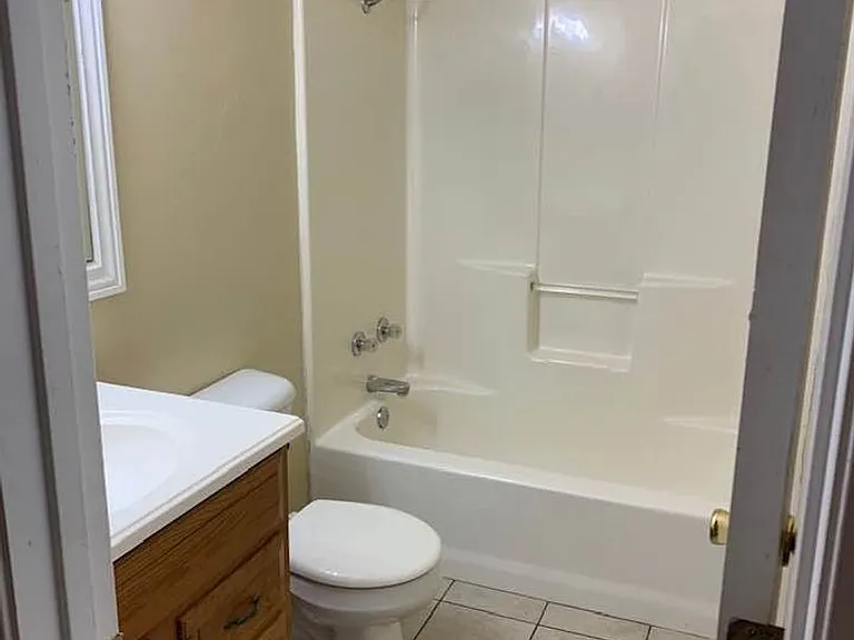 704 W Johnson St — Photo 13