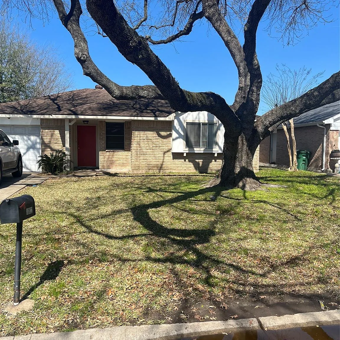 3 bed, 1.5 bath, 1073 sqft, $1,550 — Photo 1