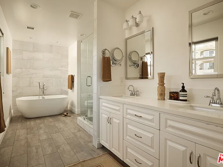 2955 Kelton Ave — Photo 10