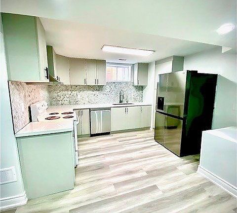 5th image of 78 Clairfields Dr W