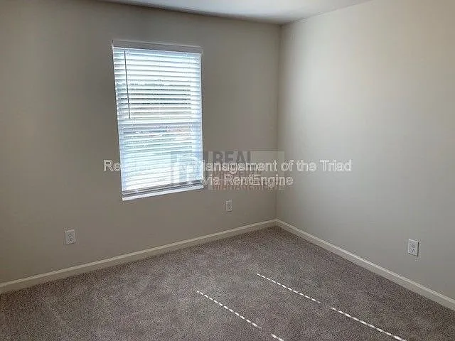 3901 Vershire Ave — Photo 11