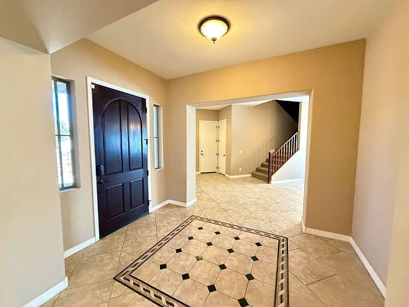 4 bed, 3.0 bath, 4553 sqft, $4,800 — Photo 3