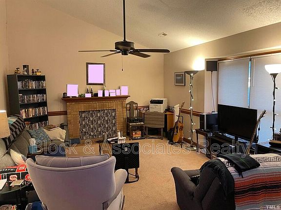 3rd image of 300 W Woodcroft Pkwy APT 33D