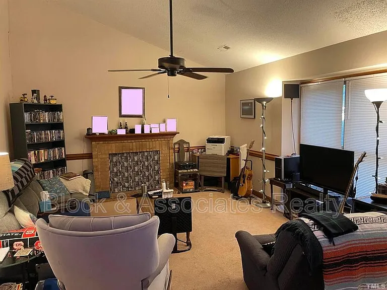 300 W Woodcroft Pkwy #33D — Photo 3