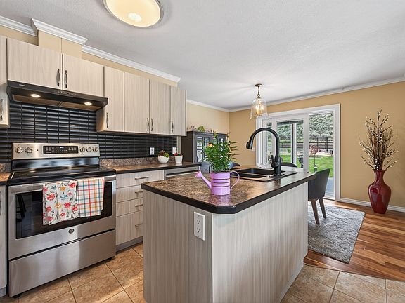 4th image of 3577 Navatanee Dr
