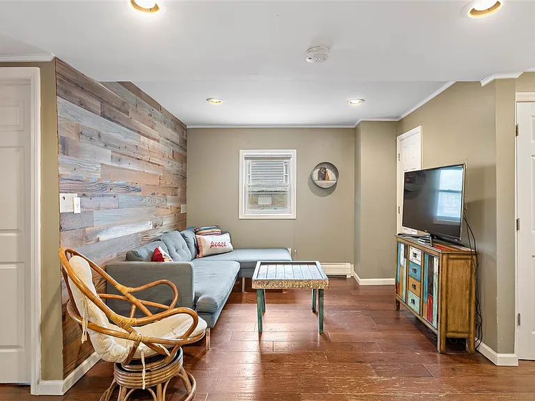 49 Coles St #1 — Photo 38