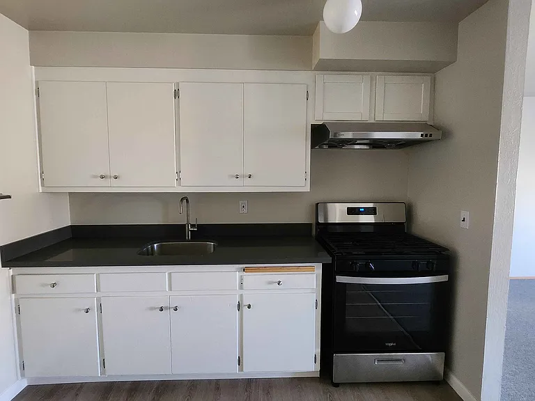 1728 Curtis St #E — Photo 3