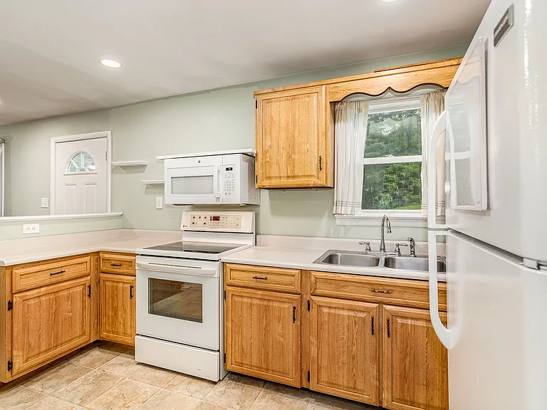 9 W Highland Ave — Photo 11