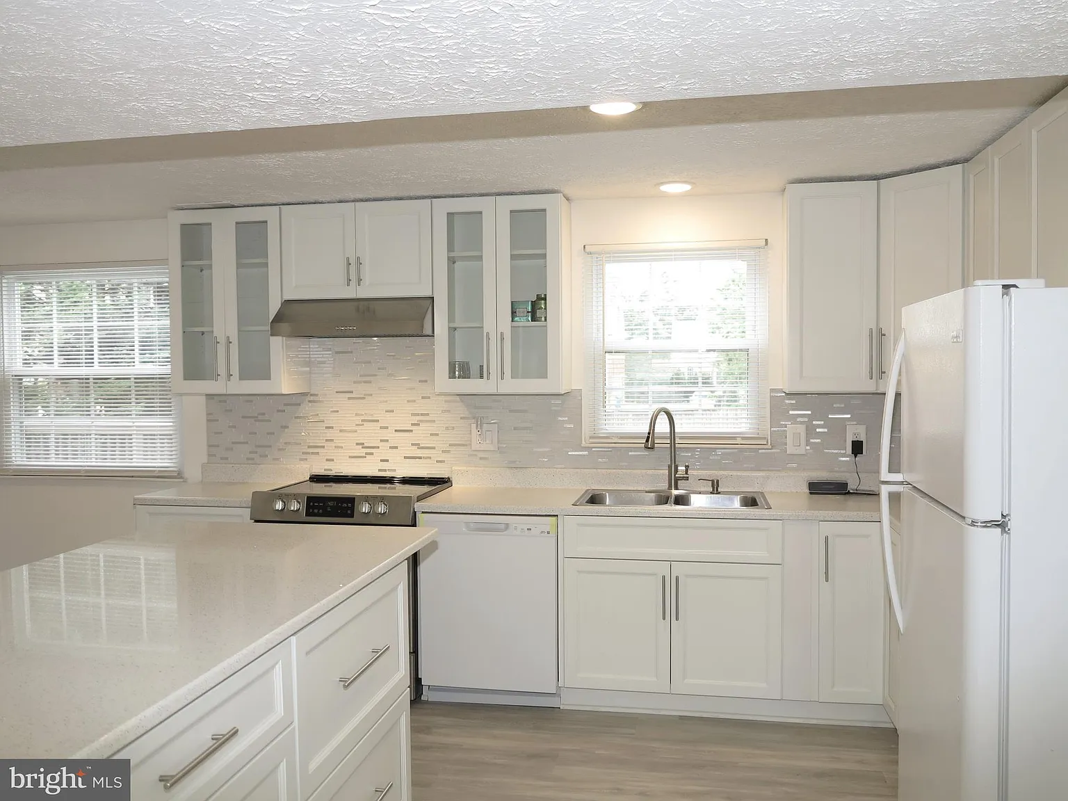 3 bed, 2.5 bath, 1664 sqft, $3,650 — Photo 4