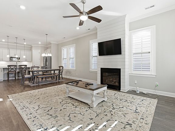 3rd image of 125 Bur Oak Dr