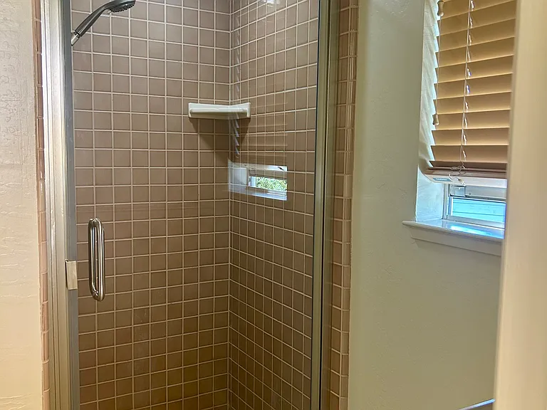 806 Isbel Ct — Photo 15