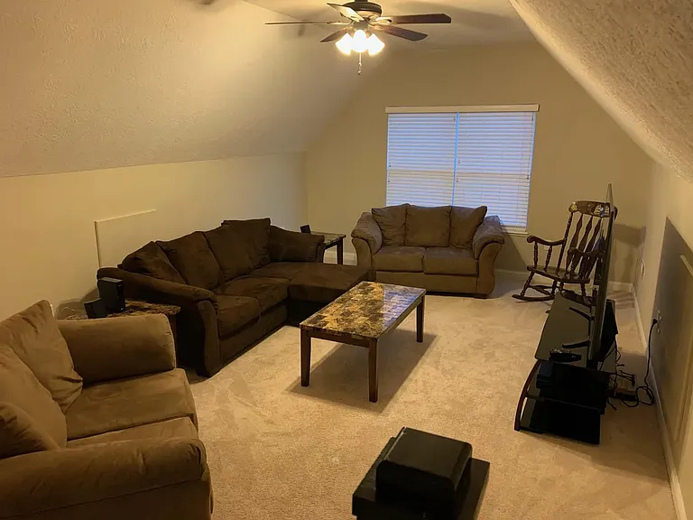 Large Bonus room