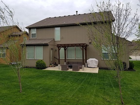 2nd image of 15522 Linden Ln
