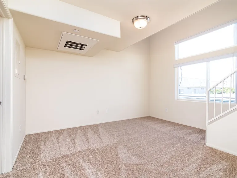 Motor Apartments — Photo 17